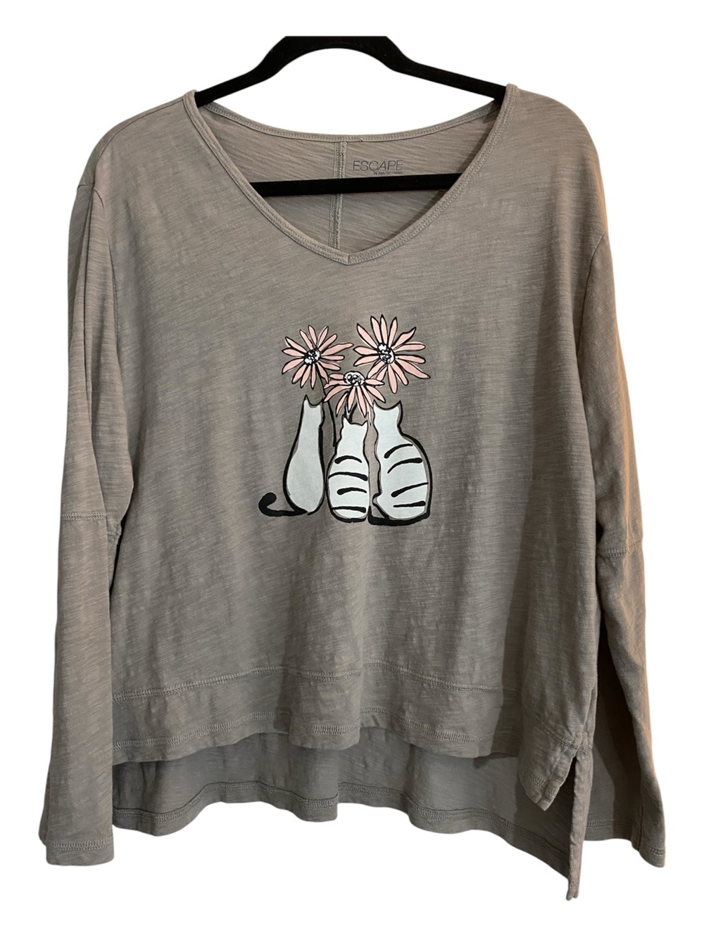 Escape by Habitat Clothes Cat Floral Graphic Top Gray Large Casual
